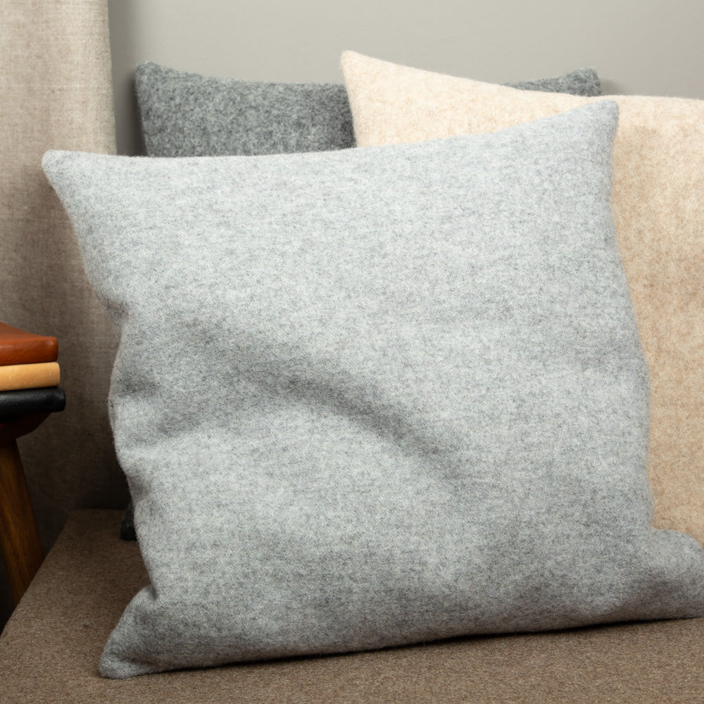 Deko-Kissen-40x40-grau-creme-1