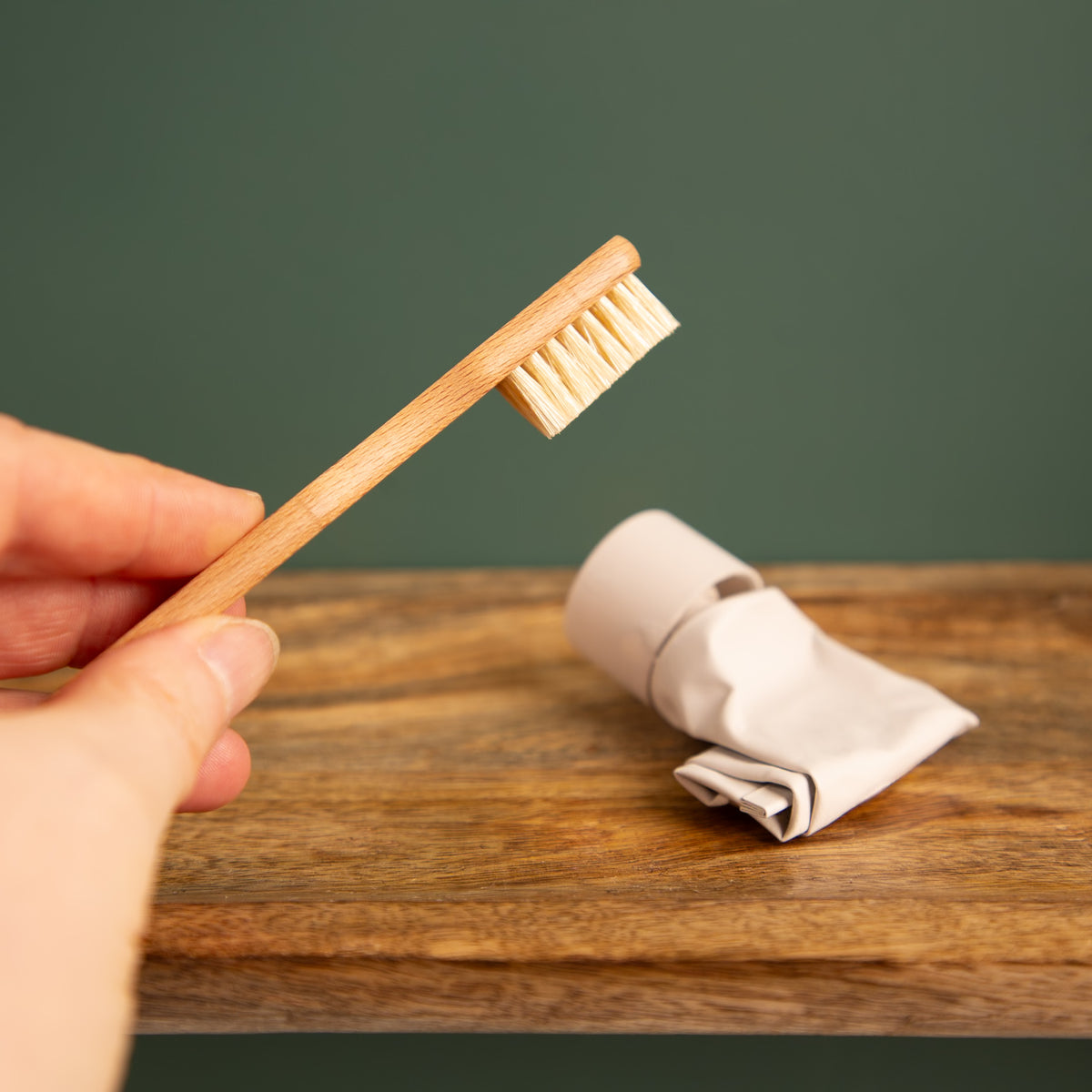 Plastikfreie Holzzahnbürste