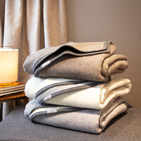 Wolldecke_Lodendecke_Schurwolle_StapelverschiedeneFarben-1