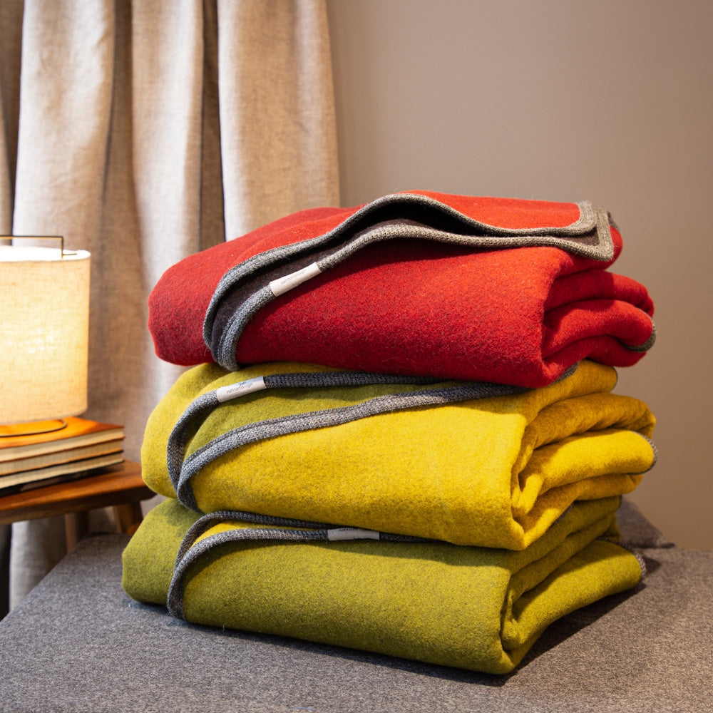 Wolldecke_Lodendecke_Schurwolle_StapelverschiedeneFarben-2