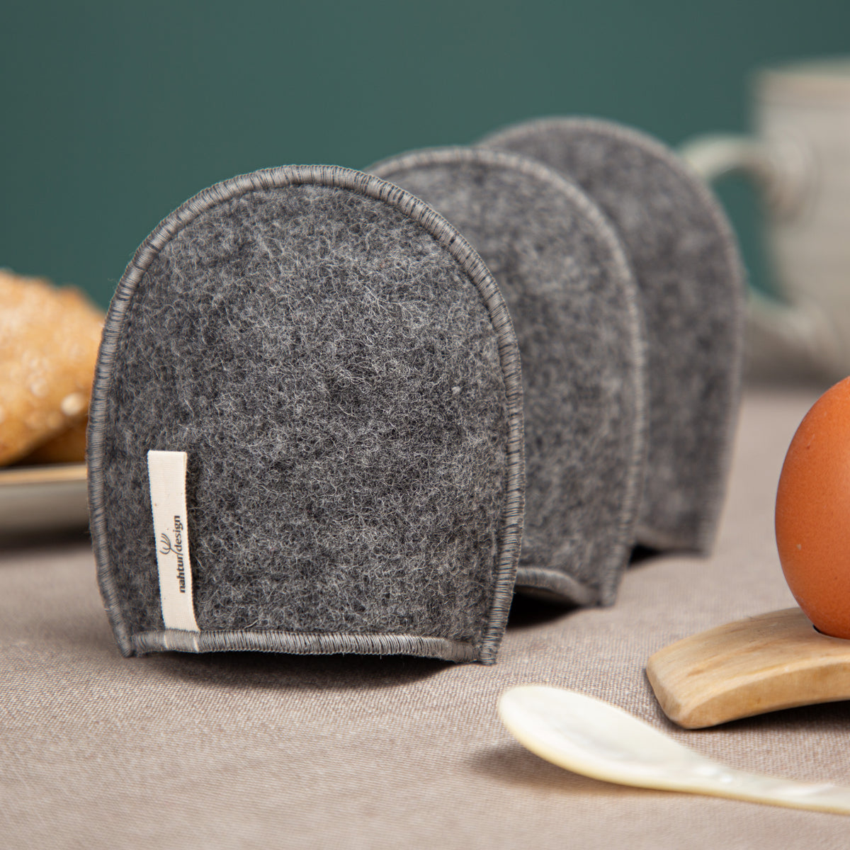 anthrazit_Eierwaermer_Loden_Haube-8