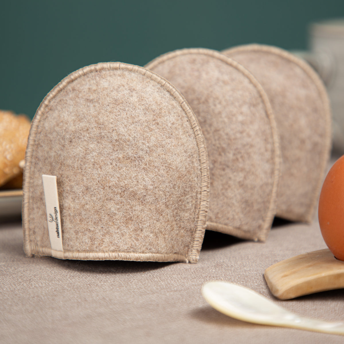 beige_Eierwaermer_Loden_Haube-12