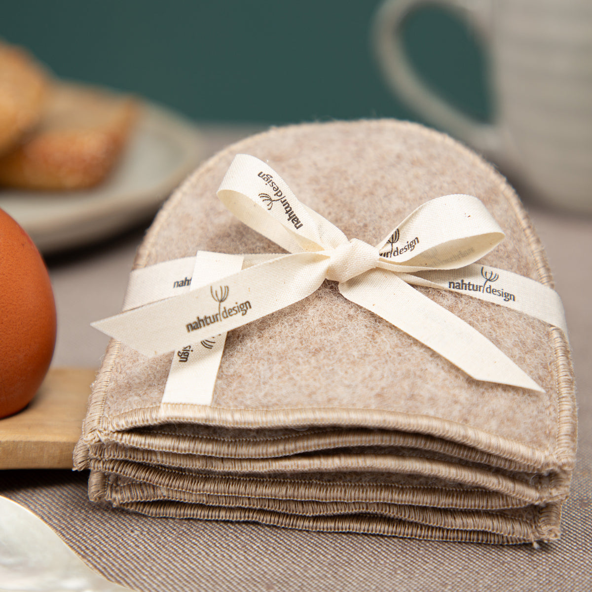 beige_Eierwaermer_Loden_Haube-13