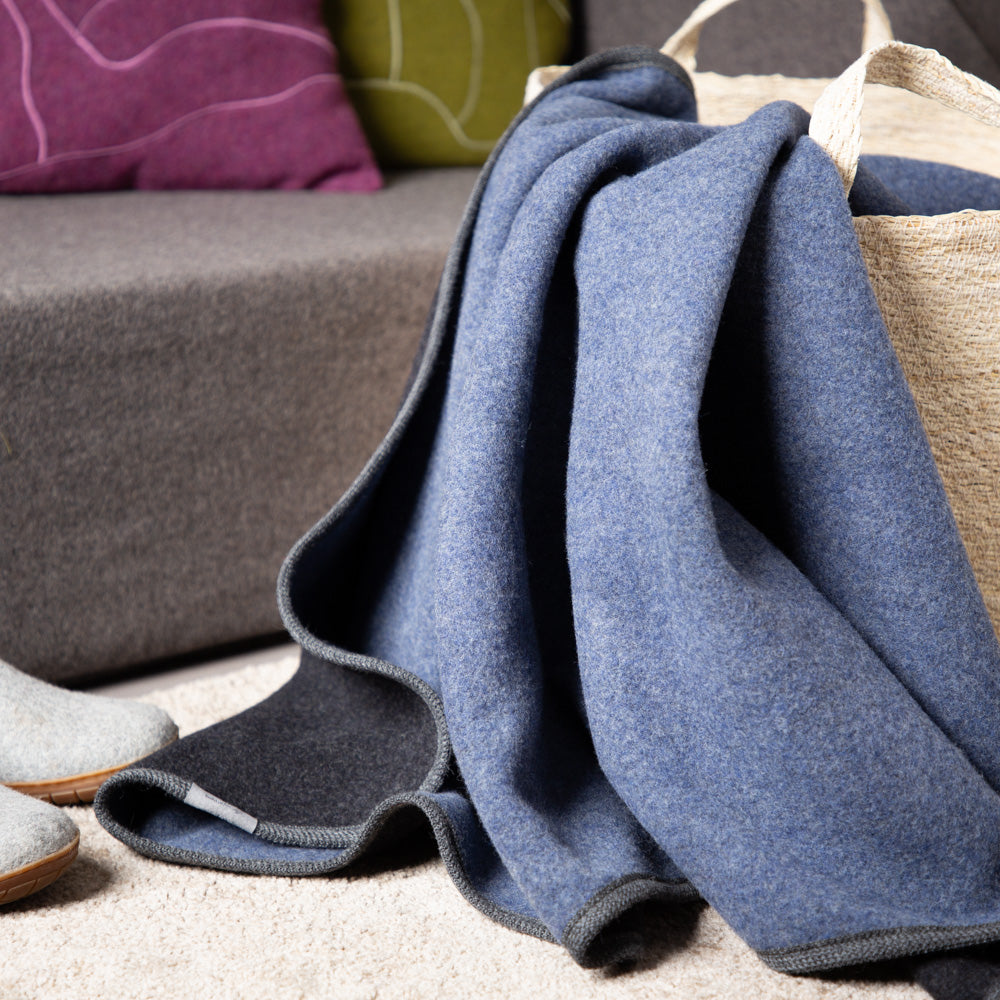 lodendecke-schurwolle-warme_wolldecke-blau-10