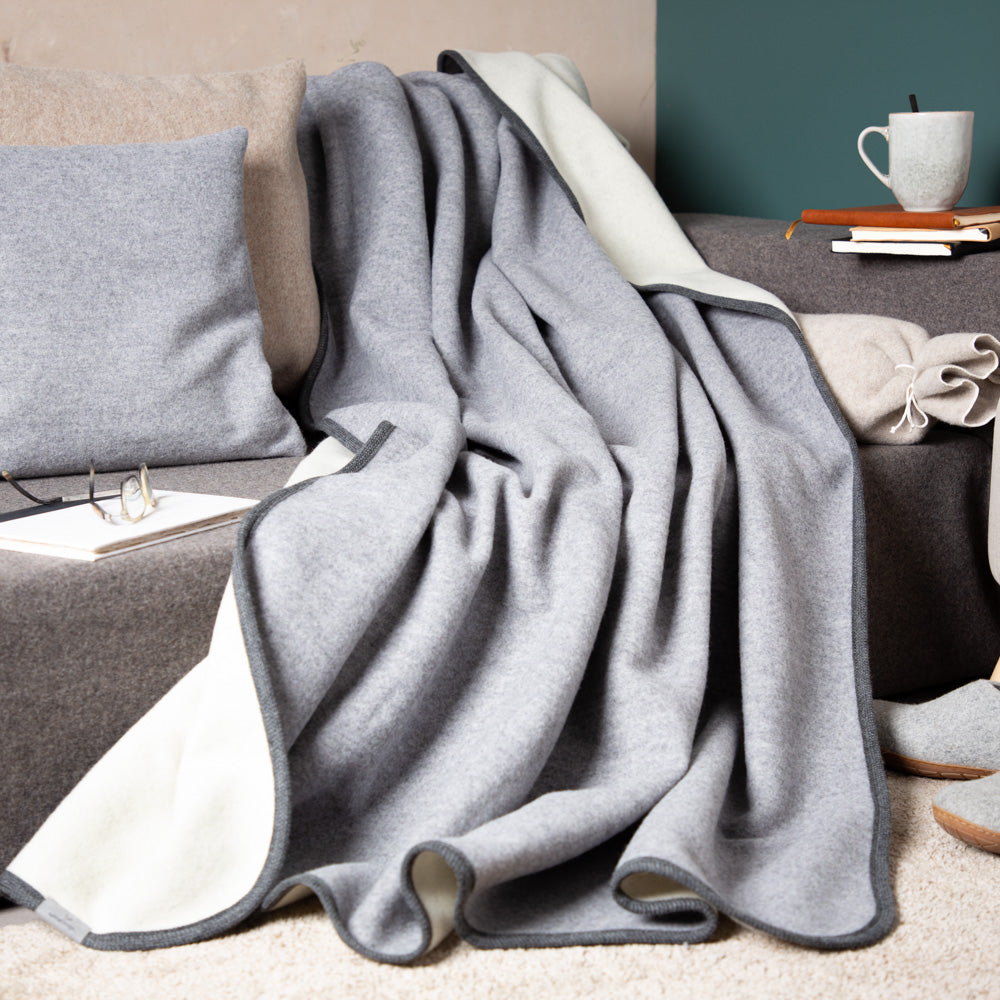 lodendecke-schurwolle-warme_wolldecke-grau-creme-2