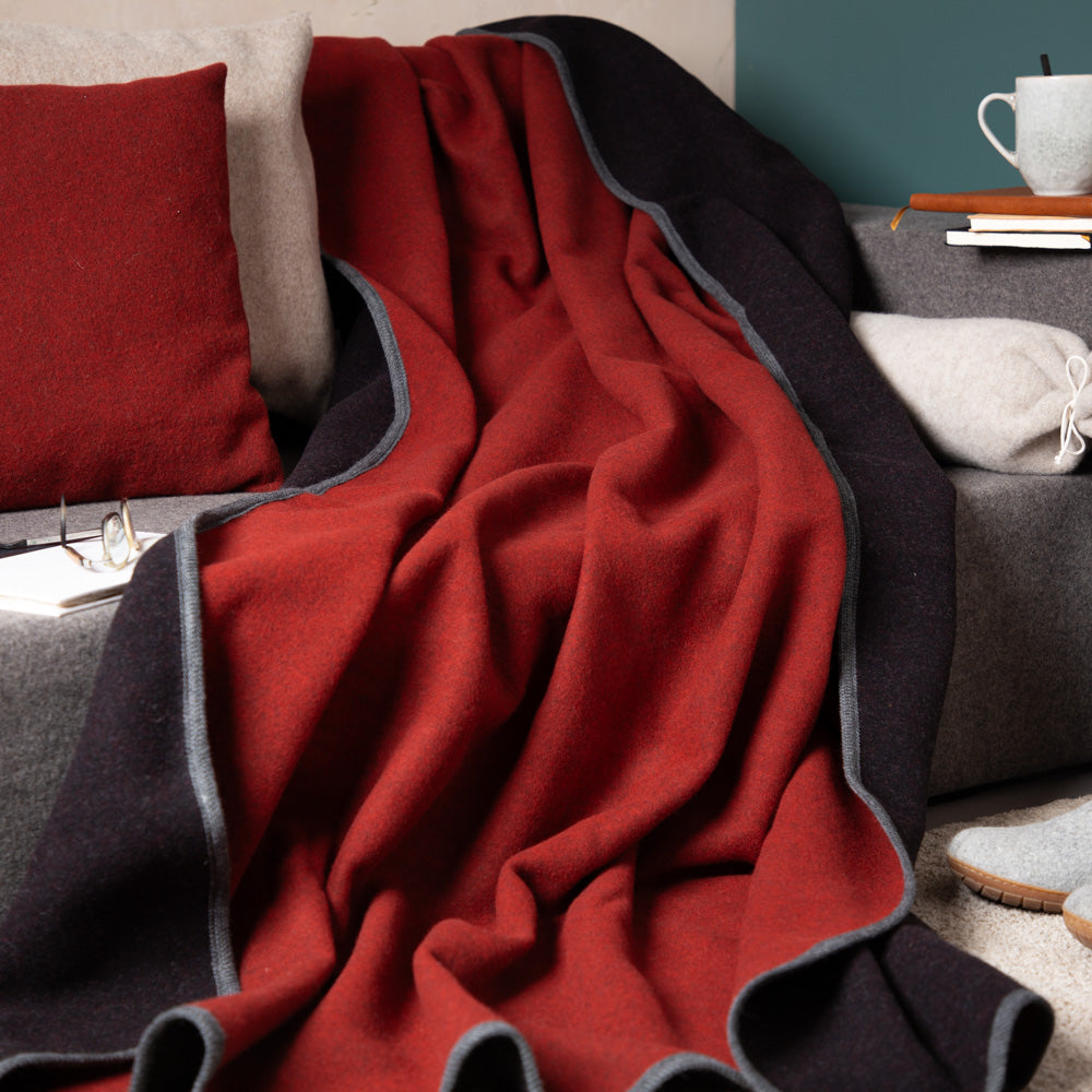 lodendecke-schurwolle-warme_wolldecke-rot-2_d6ca767e-afbf-4219-88f1-73cdd67a533e