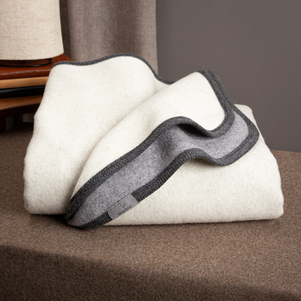 wolldecke-lodendecke-reine_schurwolle-grau_creme-7_bd5a9183-ae85-4e1e-b05b-fc9da8e1e254