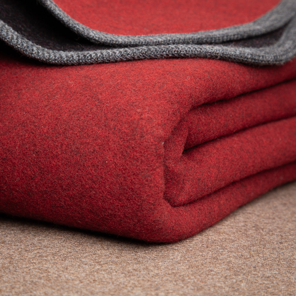 wolldecke-lodendecke-reine_schurwolle-rot_schwarz-6