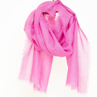hauchzarter Schal aus Wolle pink