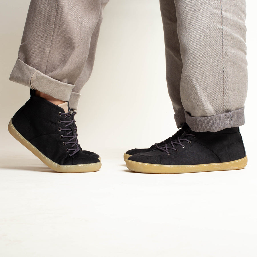 Knöchelhohe Barfußschuhe aus Bioleinen und Loden