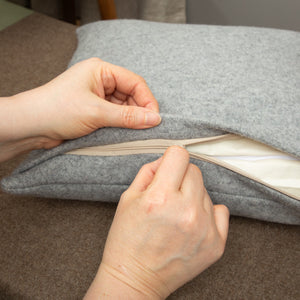 Deko-Kissen-40x40-grau-creme-3