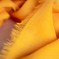 Huachfeiner_Wollschal-Merinowolle-gelb-4