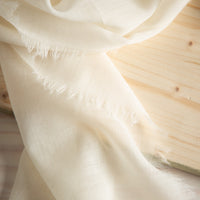 Huachfeiner_Wollschal-Merinowolle-ungefaerbt-3