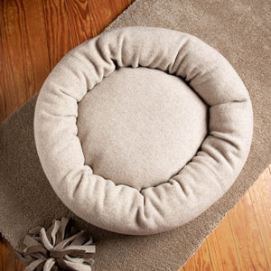 Hundedonut_MongolischeMerinowolle-Naturfuellung_grau-beige-2