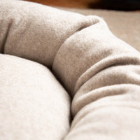 Hundedonut_MongolischeMerinowolle-Naturfuellung_grau-beige-5