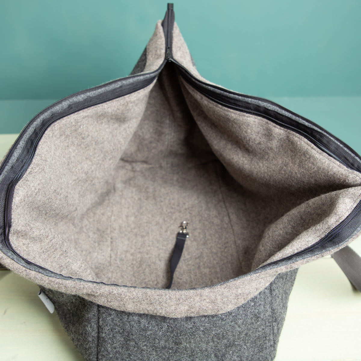 Hundetasche_Schurwolle_-plastikfrei_-braun-11_18983692-d51a-45d1-aa89-7f6eddf1b7b0