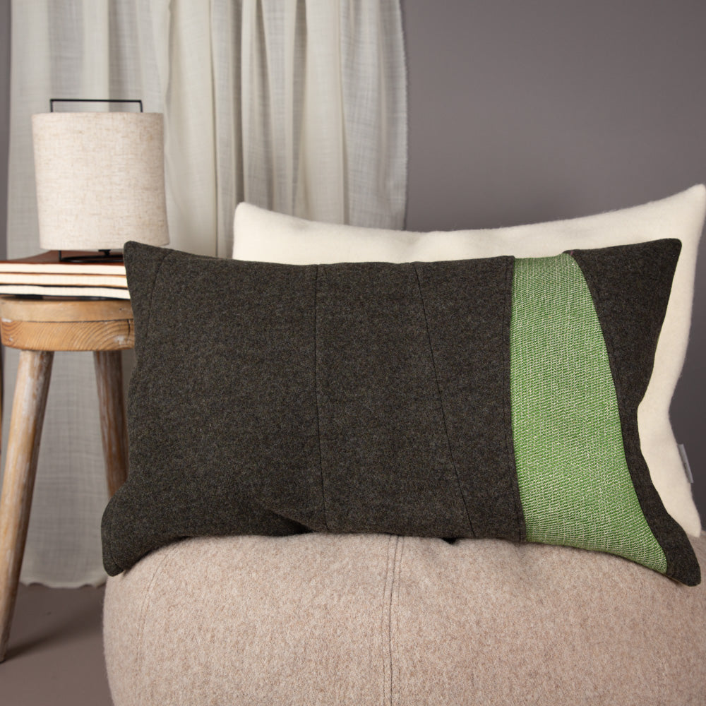 Unikat Sofakissen | 40 × 60 cm | mit Naturfüllung | Dunkelgrün