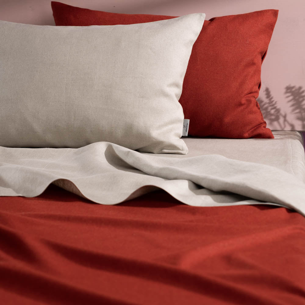Kuehlende_Bettdecke_Leinen_Merinowolle_rot_4_von_9