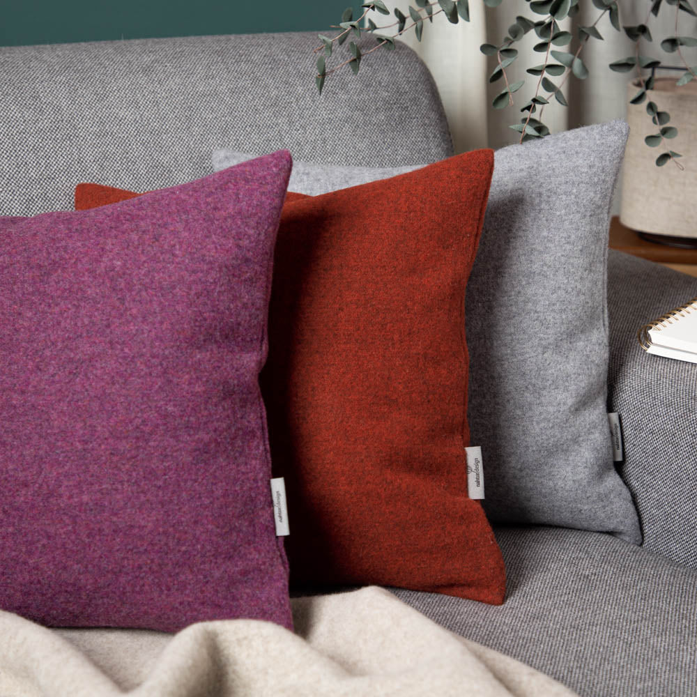 Kuschelkissen_Wollefuellung_verschiedeneGroessen_Sofakissen_Loden_Farbfloete_215d547b-9e84-400f-bf51-449f2ae2a730