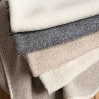 Kuschelkissen_Wollefuellung_verschiedene_Groessen_Sofakissen_Komfort_Farbfloete-2