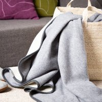 Lodendecke-Schurwolle-warme_Wolldecke-grau-creme-4