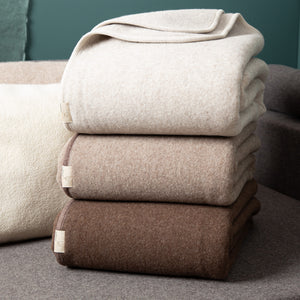 LodendeckeausMerinowolle-Mongolei-ungefaerbt-verschiedeneFarben-2