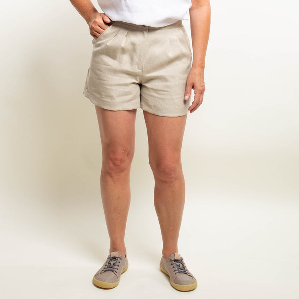 Leinenshorts mit Bundfalten natur