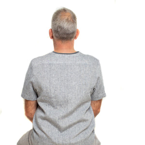 Rückansicht Leinenshirt für Herren mit Pololeiste 