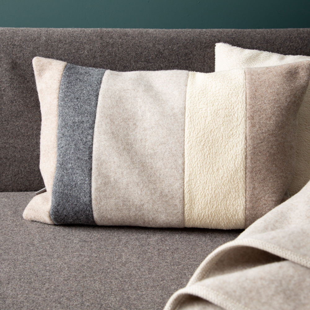 Sofakissen_40x60_cm_beige_Wolle_Naturfuellung-3