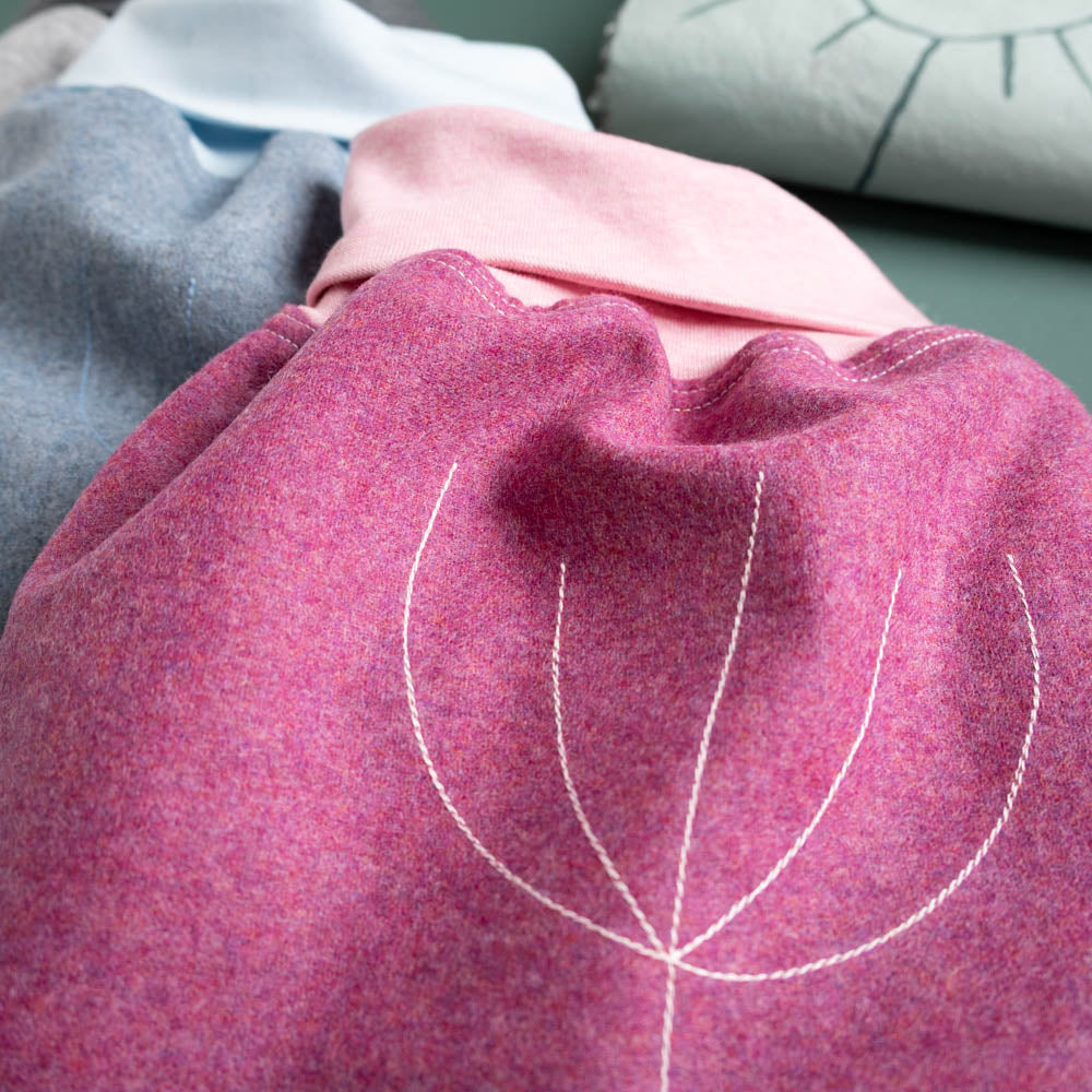 Strampelsack_Pucksack_Merinowolle_Feinloden_verschiedene_Farben_1_von_2