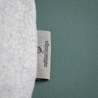 Strampelsack_Pucksack_PremiumMerinowolle_Feinloden_grau_4von5