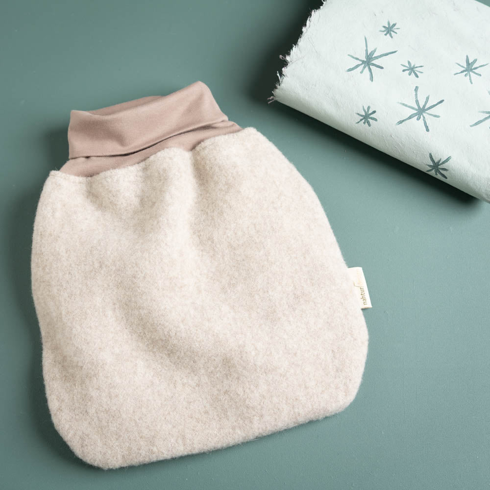 Strampelsack_Pucksack_PremiumMerinowolle_Mongolwolle_grau-beige_ungefaerbt_1von5