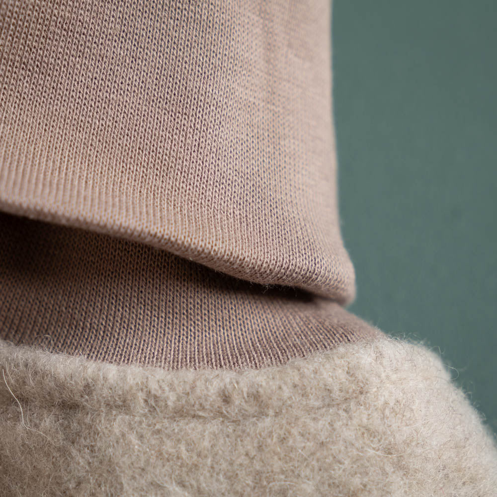 Strampelsack_Pucksack_PremiumMerinowolle_Mongolwolle_grau-beige_ungefaerbt_5von5
