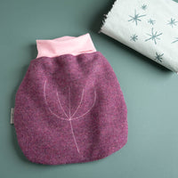 Strampelsack_Pucksack_Schurwolle_Flauschloden_beere_1von6