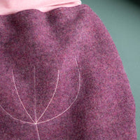 Strampelsack_Pucksack_Schurwolle_Flauschloden_beere_3von6