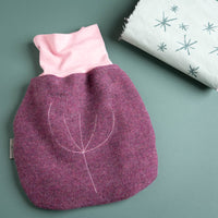 Strampelsack_Pucksack_Schurwolle_Flauschloden_beere_4von6