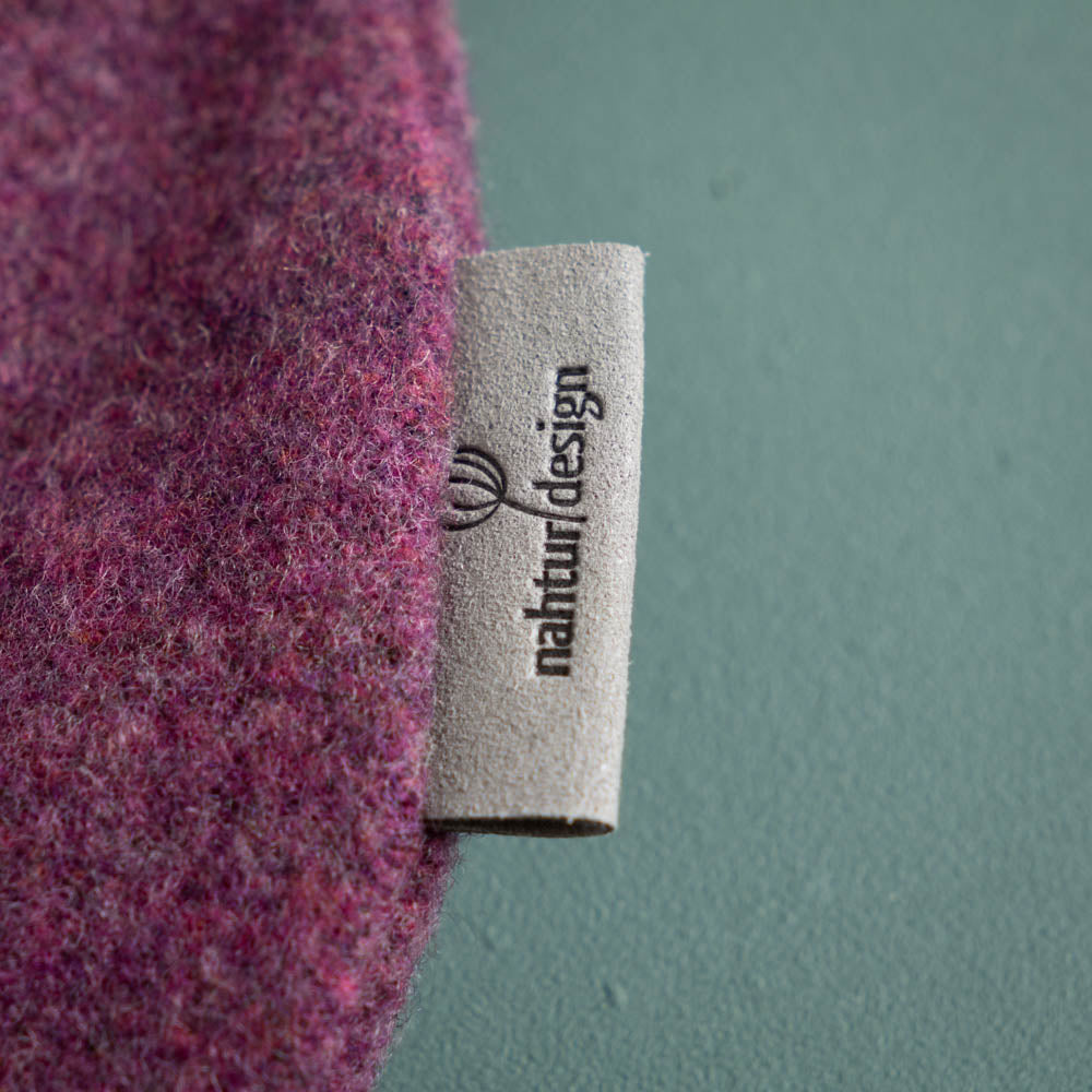 Strampelsack_Pucksack_Schurwolle_Flauschloden_beere_5von6