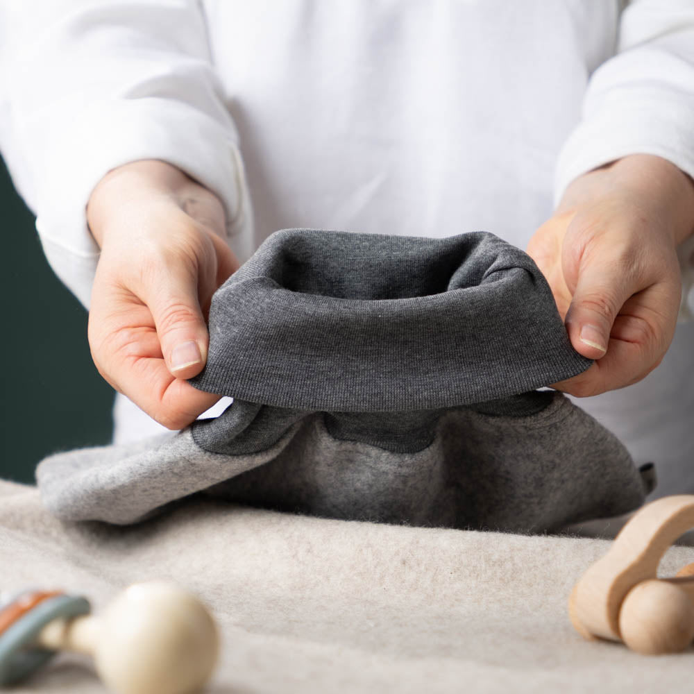 Strampelsack_Pucksack_Schurwolle_Flauschloden_grau_1_von_2