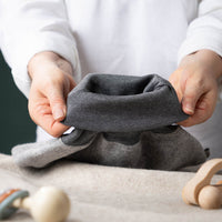 Strampelsack_Pucksack_Schurwolle_Flauschloden_grau_1_von_2