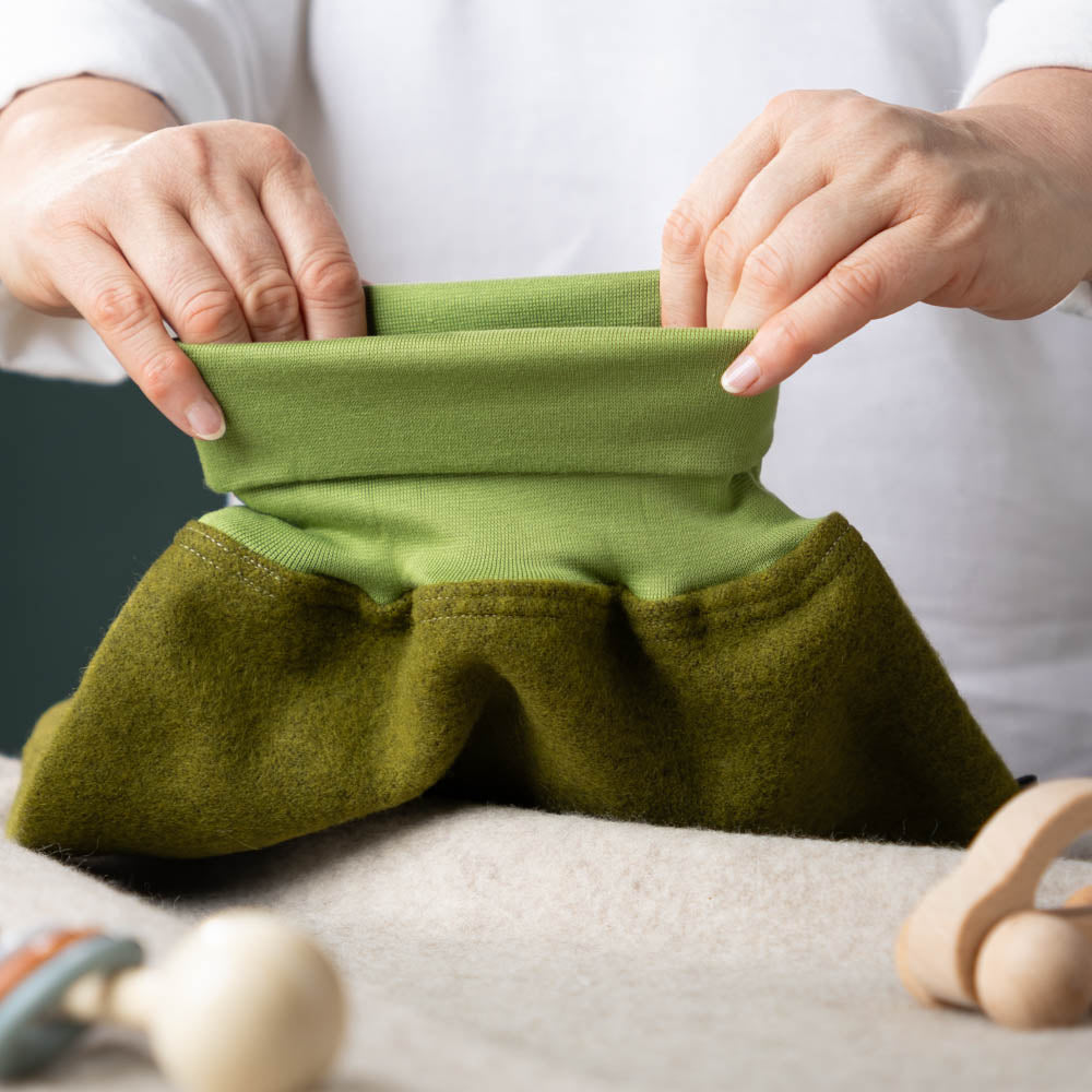 Strampelsack_Pucksack_Schurwolle_Flauschloden_moos_2_von_2