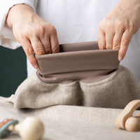 Strampelsack_Pucksack_mongolischeMerinowolle_Premium-ungefaerbt_grau-beige_2von2