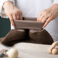 Strampelsack_Pucksack_mongolische_Merinowolle_Premium-ungefaerbt_schokobraun_2_von_2