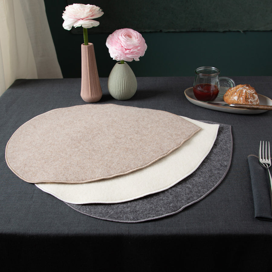 Tischsets aus Loden in verschiedenen Farben