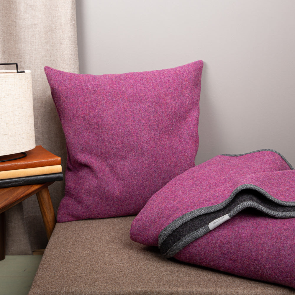Wolldecke_Kuschelkissen-reine_Schurwolle-Set-2