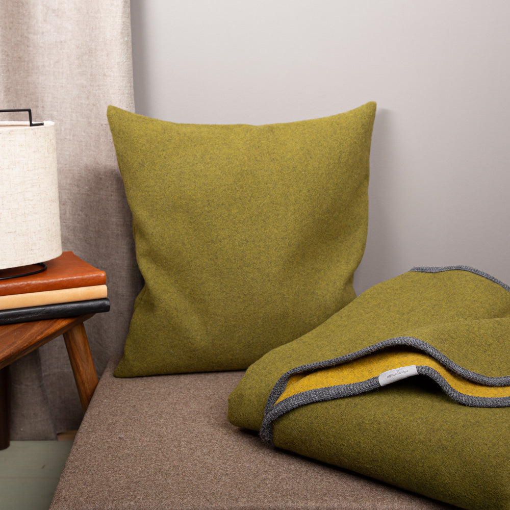 Wolldecke_Kuschelkissen-reine_Schurwolle-Set-8