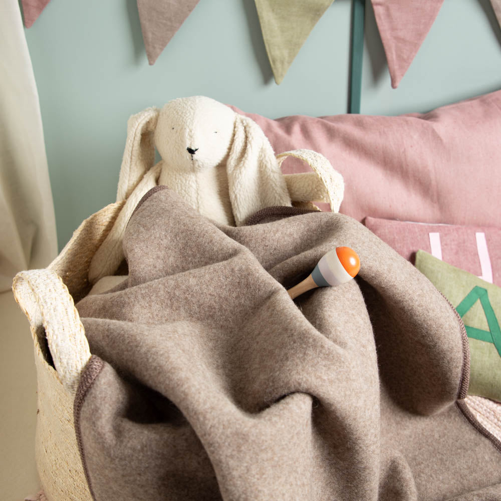 babydecke_kinderdecke_mongolische_merinowolle_ungefarbt-hellbraun-6