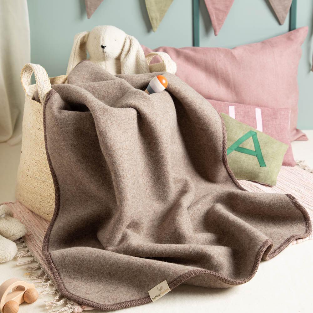 babydecke_kinderdecke_mongolische_merinowolle_ungefarbt-hellbraun