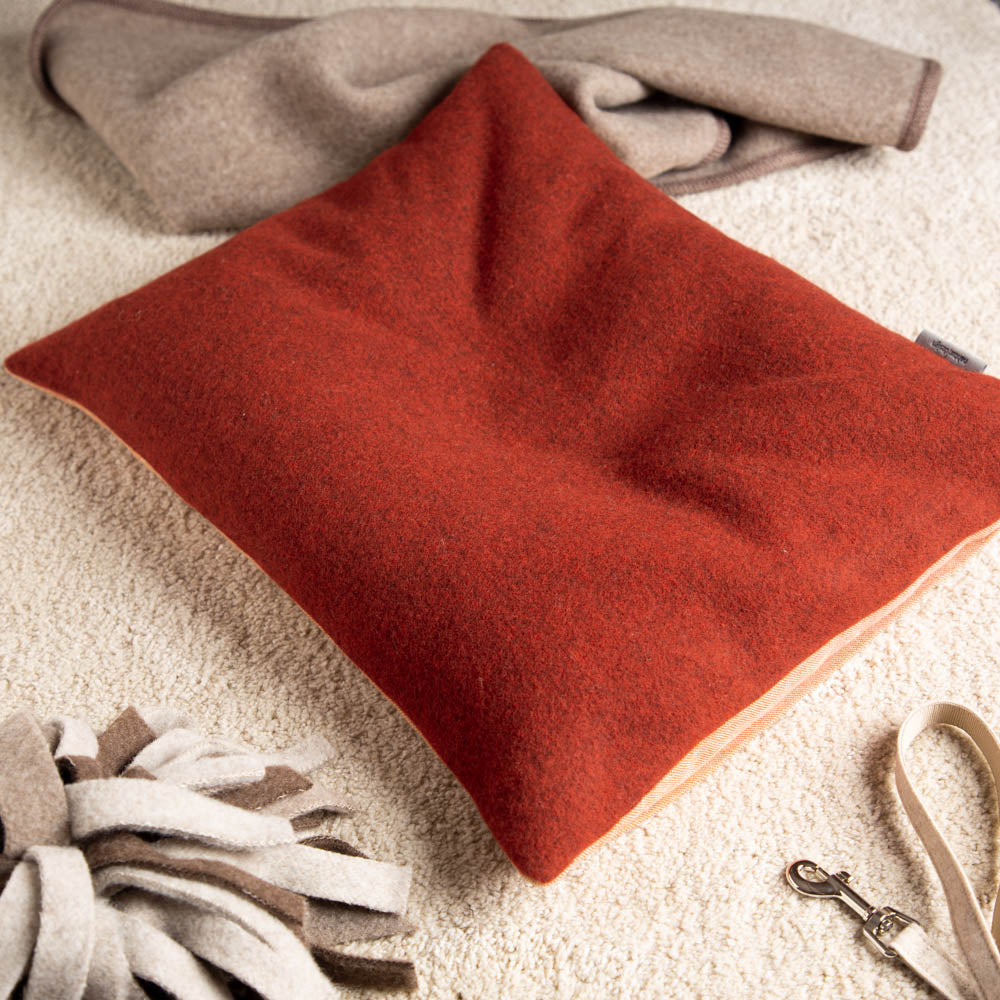 hundekissen_schurwolle_dinkelfullung_rot-3