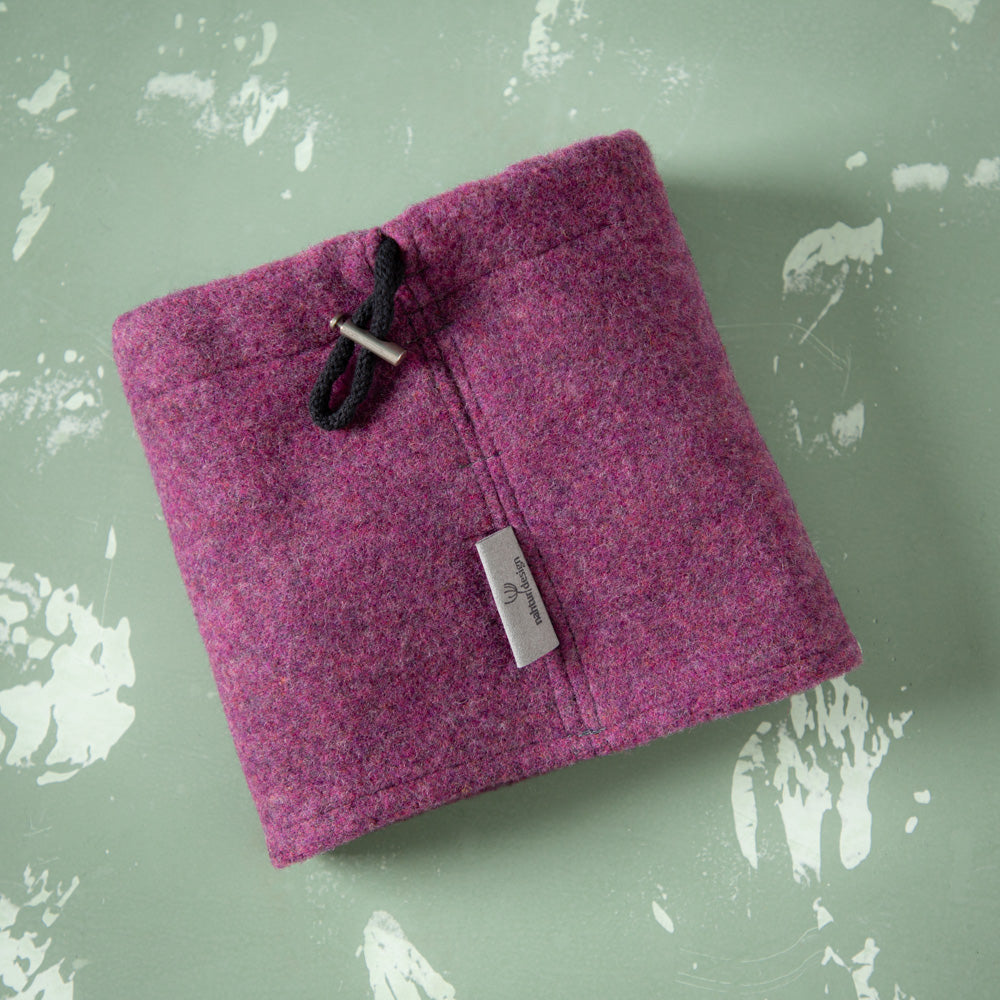 hundeloop-schurwolle-loden-weich-warm-atmungsaktiv-ohneplastik-beere-2