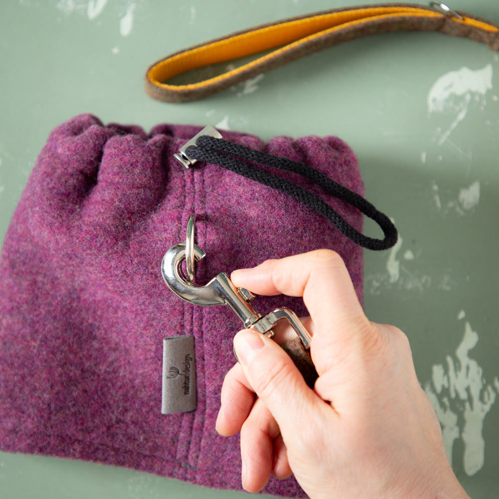 hundeloop-schurwolle-loden-weich-warm-atmungsaktiv-ohneplastik-beere-4